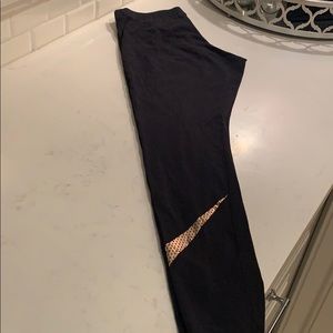 black leggings with nike logo